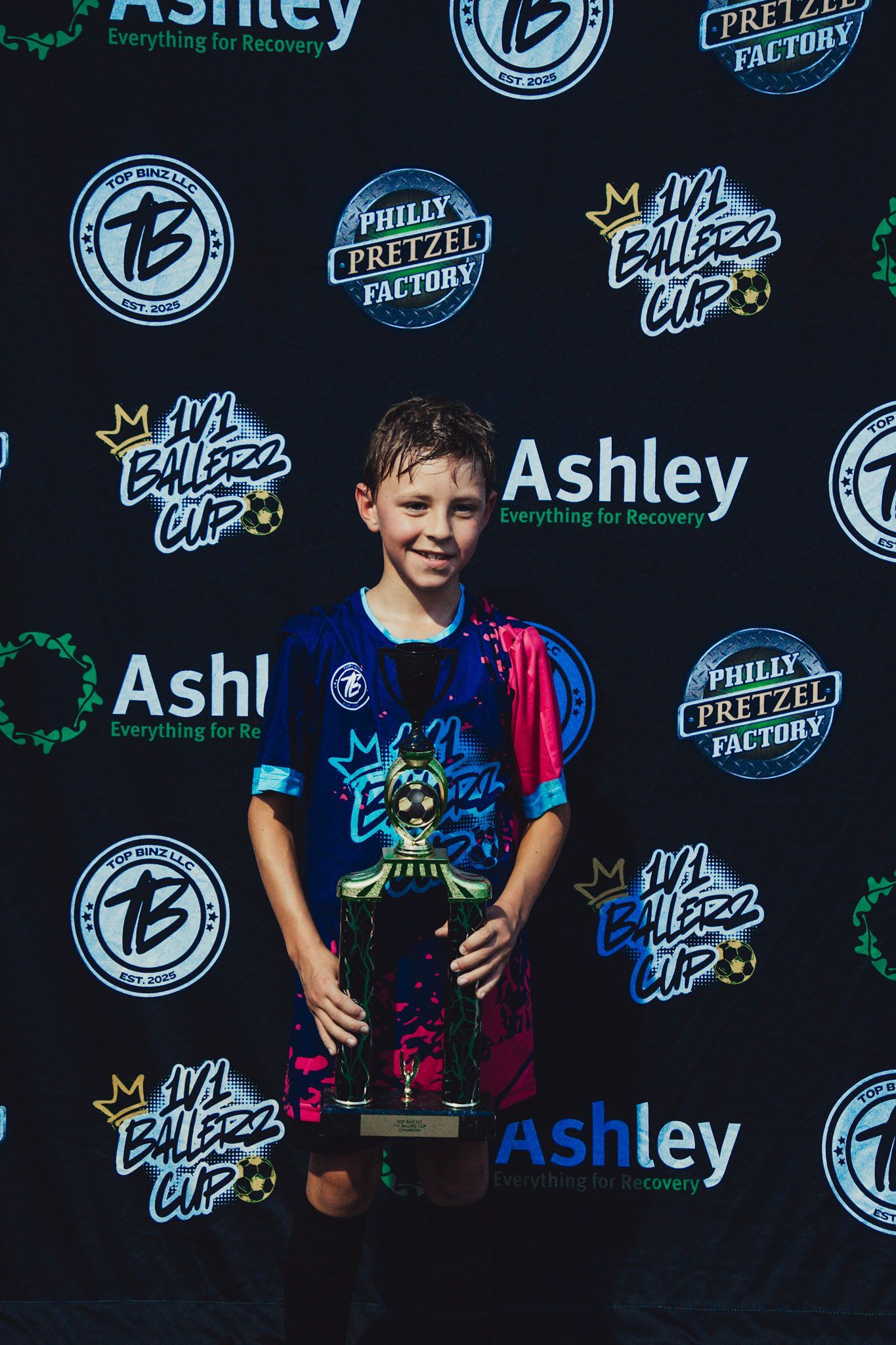 Top Binz Winner Jace Trojanowski holding trophy