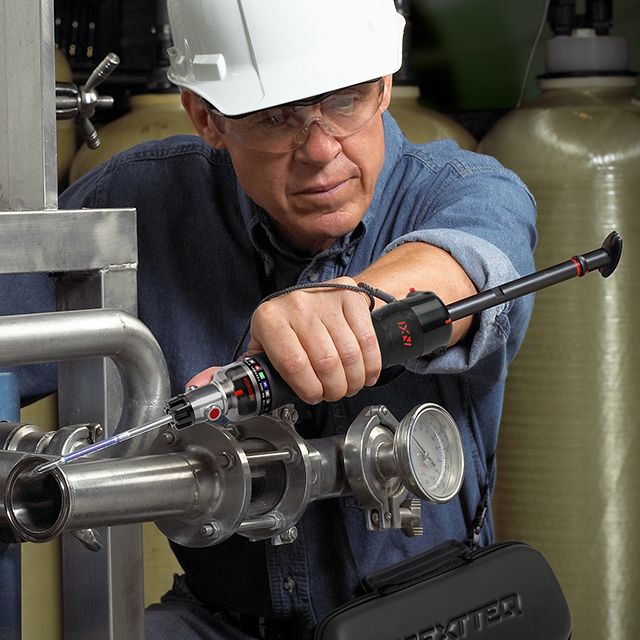 A man using the Nextteq® NX-1000 Sampling Pump with the one-hand-adapter.