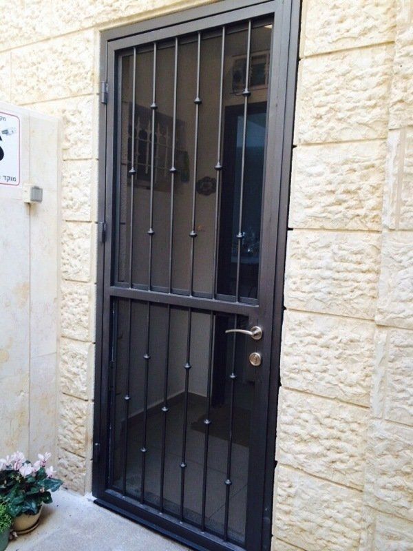 דלתות ברזל