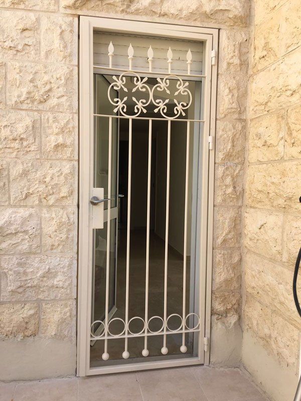 דלתות ברזל