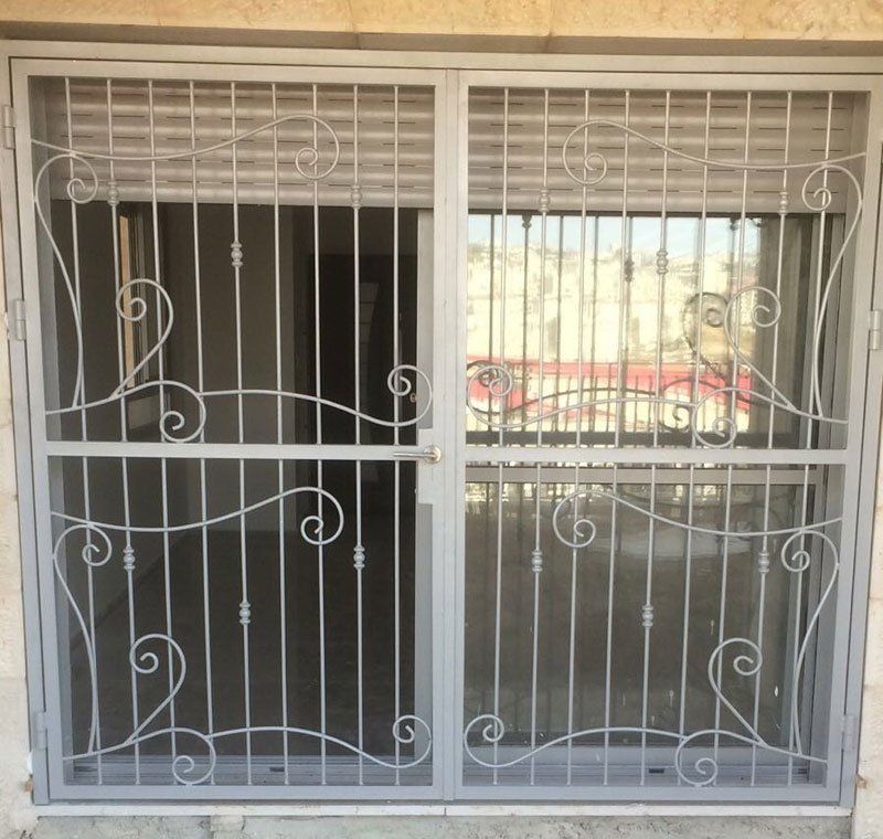 דלתות ברזל