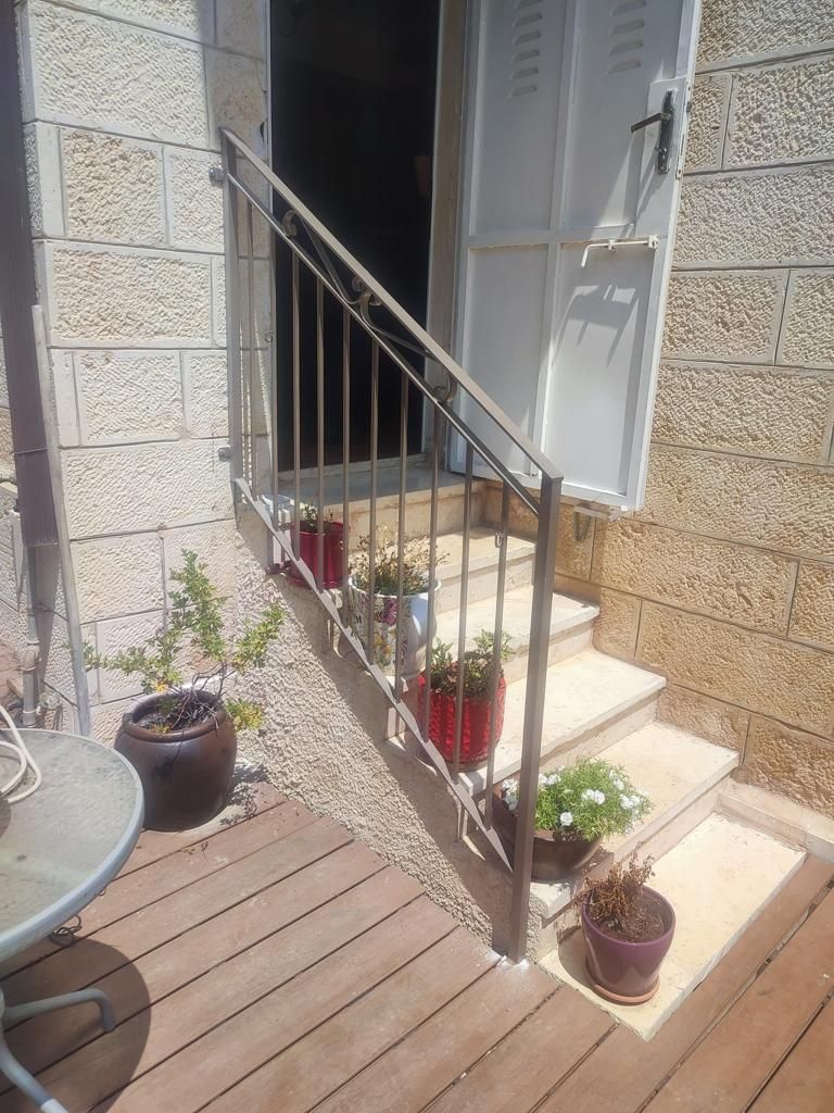 מעקות חוץ