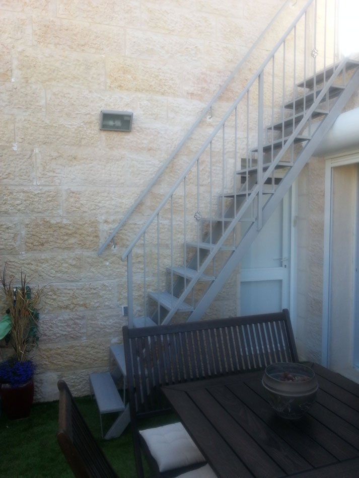 מדרגות בהתאמה אישית