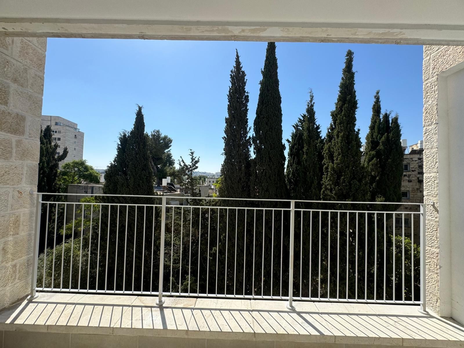 מעקות חוץ