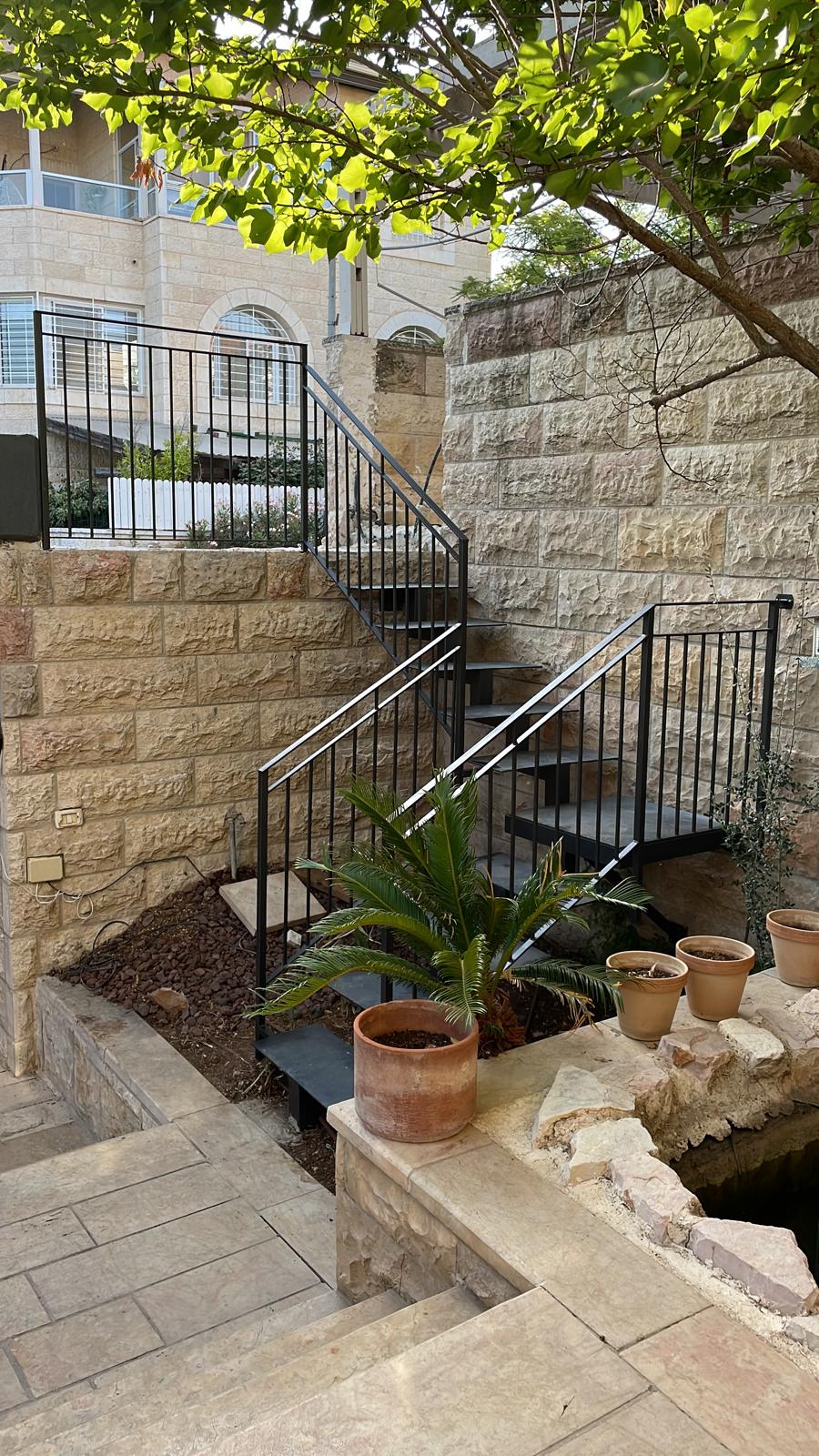 מעקות חוץ