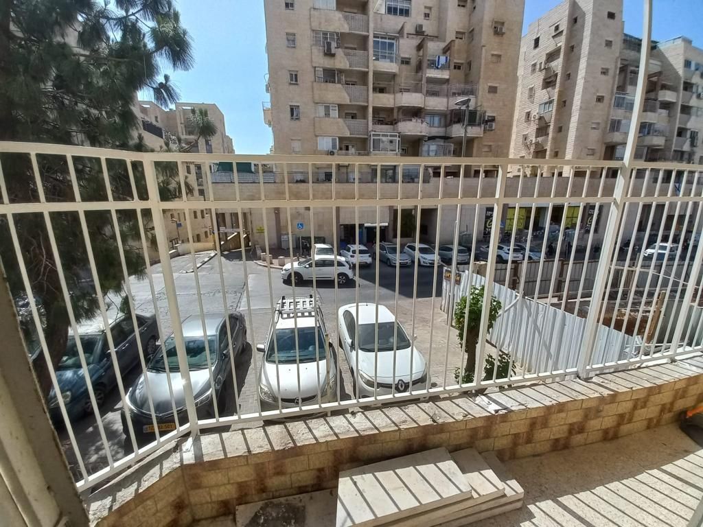 מעקה חוץ