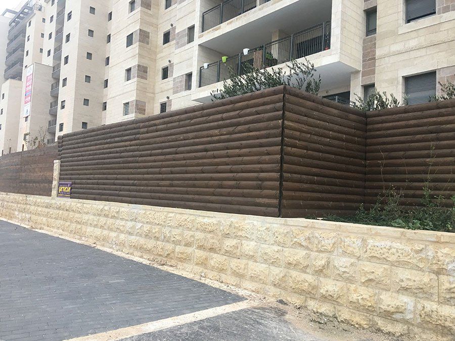גדר לחצר