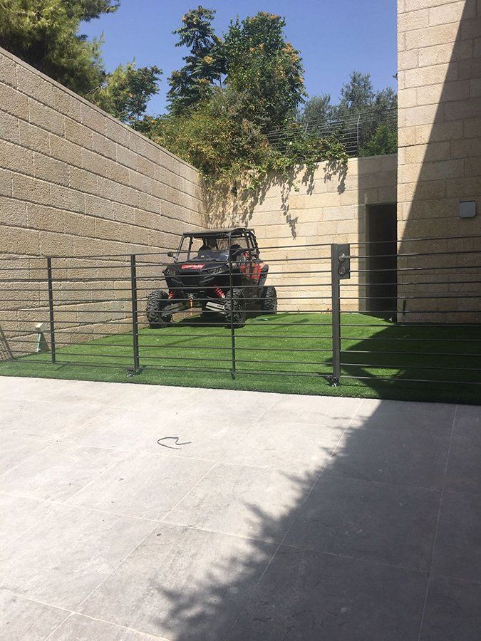 מעקה חוץ