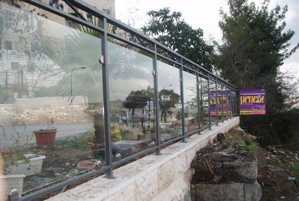 מעקה מעוצב מברזל