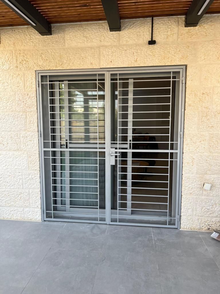 דלתות ברזל