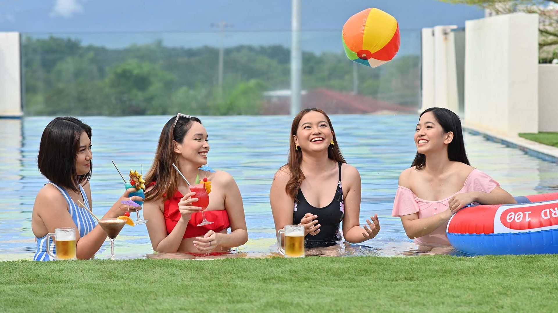 Four women enjoying in the roof deck pool of Hue puerto