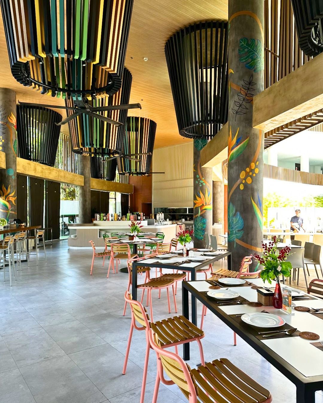 Intimate Dining at LA-UD Restaurant