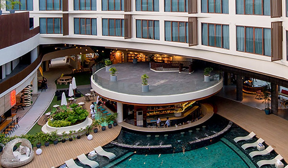 A large building with a swimming pool in the middle