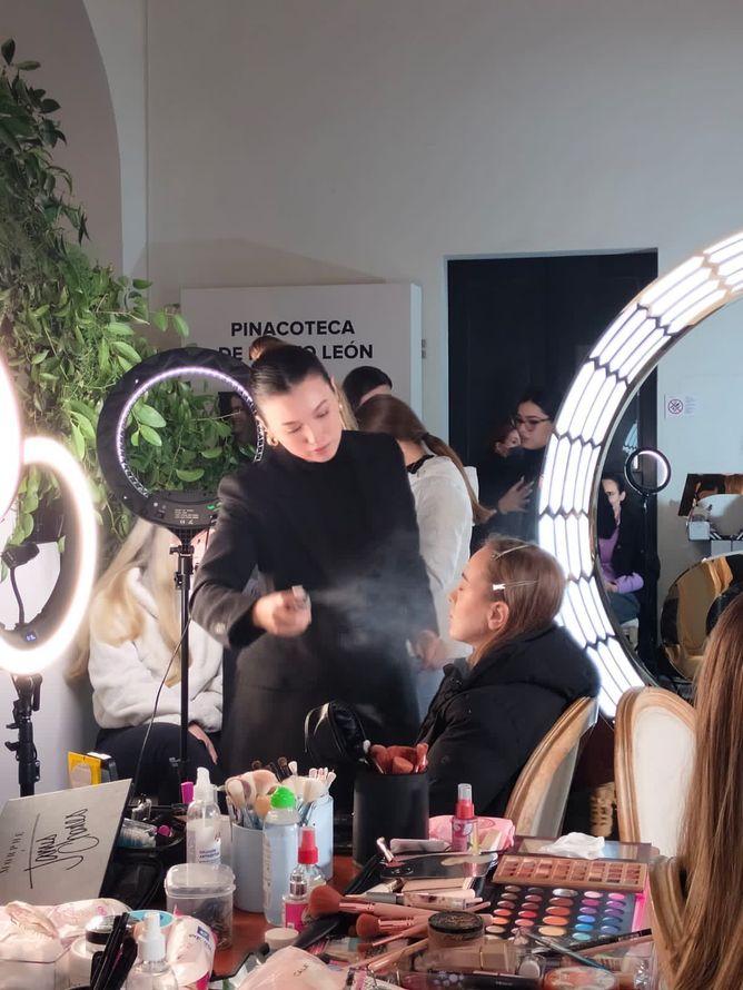 Productos premium de maquillaje y peinado
