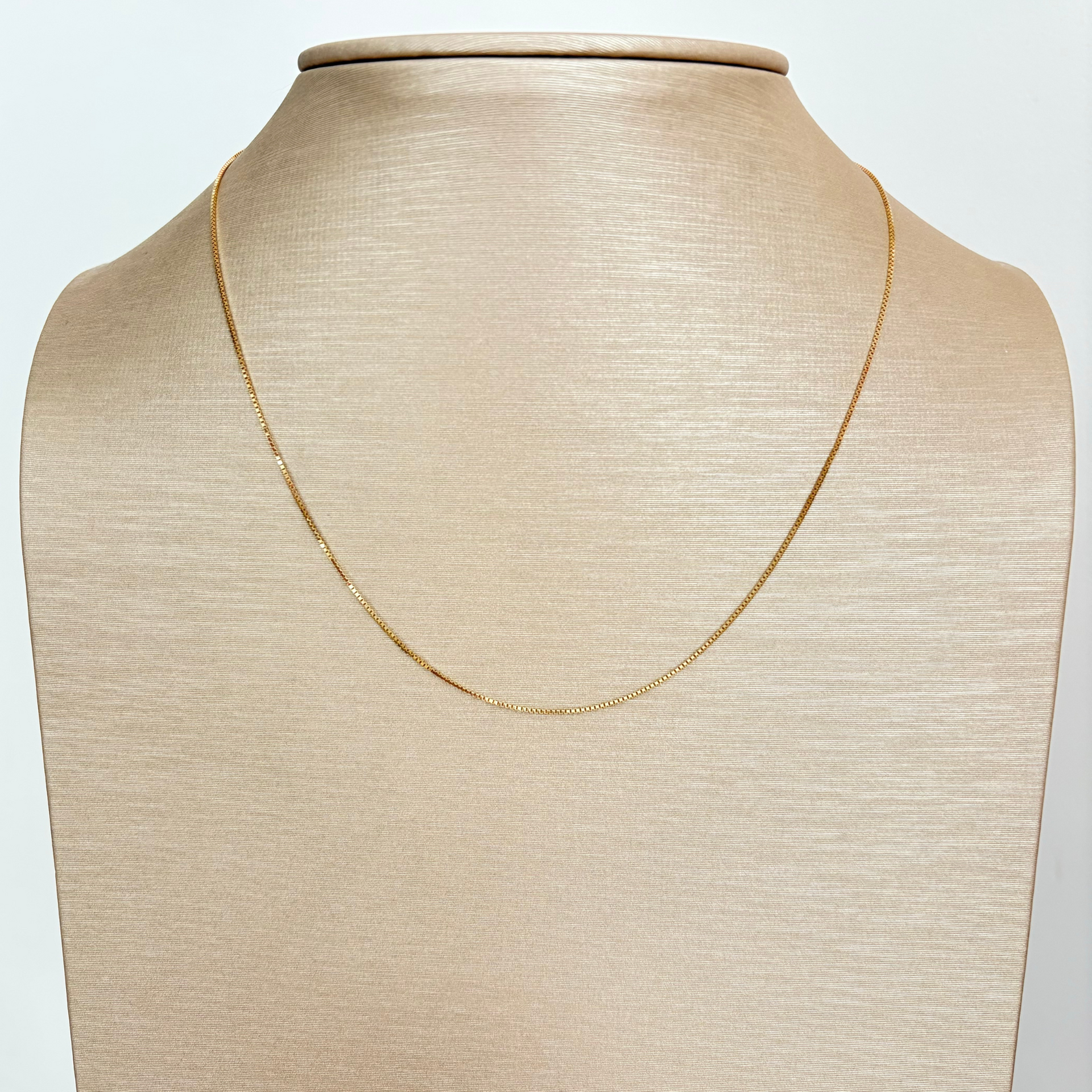 Een prachtig slank venetiaans collier met een lengte van 44cm.