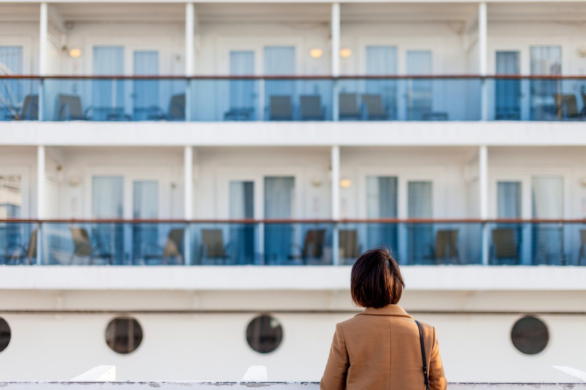 Woman Looking At The Cruise - Chattanooga, TN - Expedia Cruises