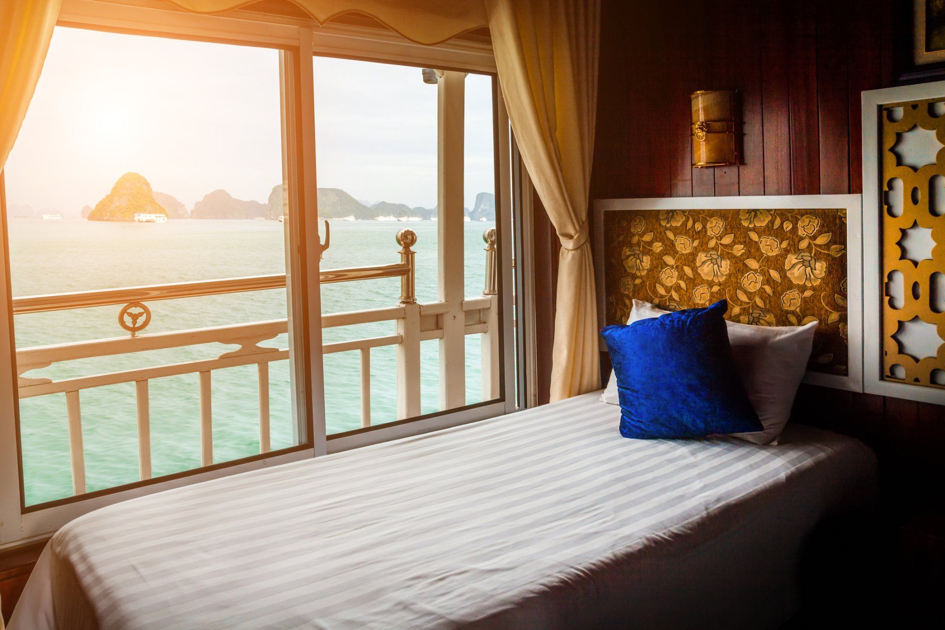 Bed In Cruise Ship Cabin - Chattanooga, TN - Expedia Cruises