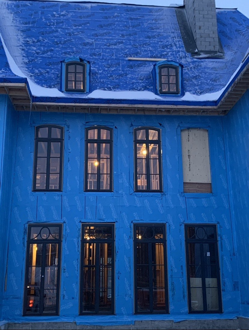 A blue building with a blue roof and windows
