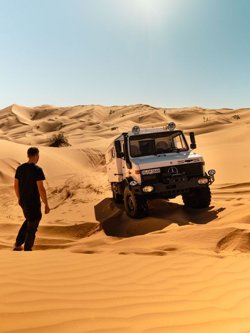 Unimog in den Dünen der Sahara