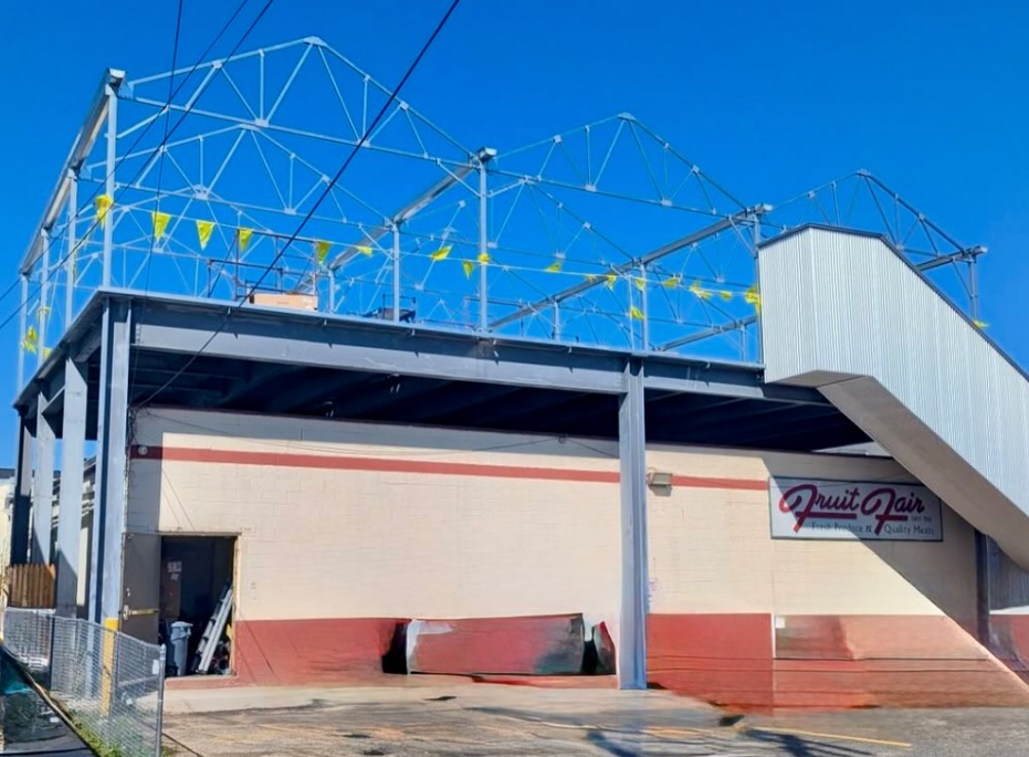 A&A Engineering - Matterhorn greenhouse on top of a grocery store image 1
