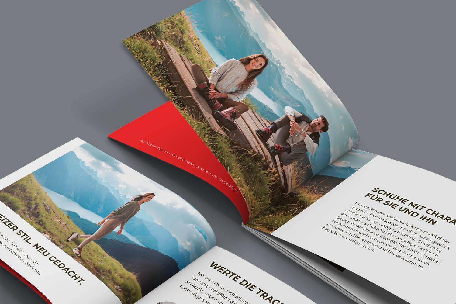 Aufklappbares Fotobuch mit malerischen Wanderbildern und Text auf weißen Seiten