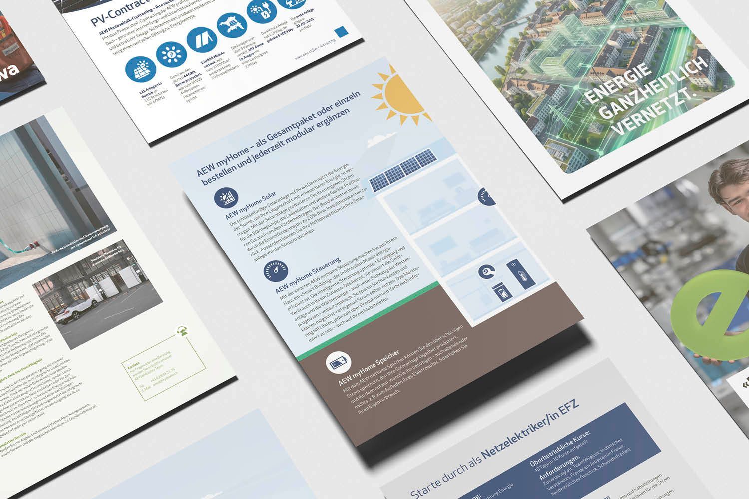 Überlappende Broschüren- und Flyer-Mockups auf weißem Grund mit blauen Akzenten und Fotos.