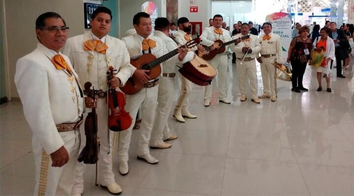 MARIACHI ÁGUILA - música para XV años