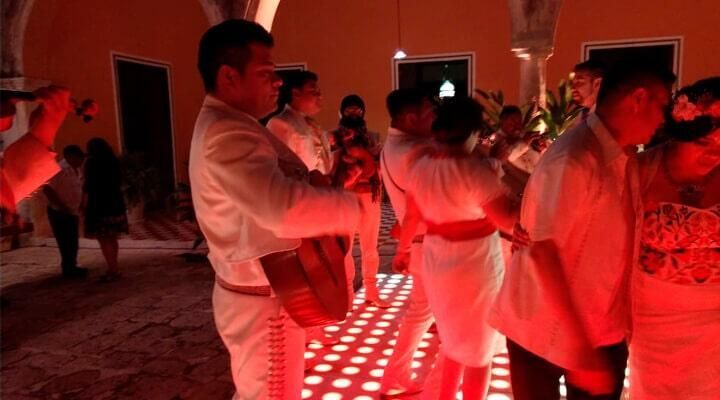 MARIACHI ÁGUILA - mariachi tradicional