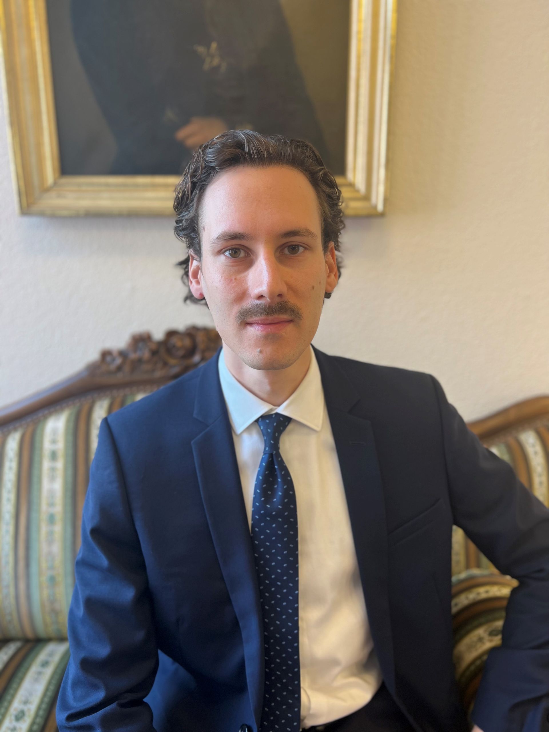 MLaw Alessandro Hensler, Rechtsanwalt und Notar in Zug und Zürich, Experte für Gesellschafts- und Strafrecht