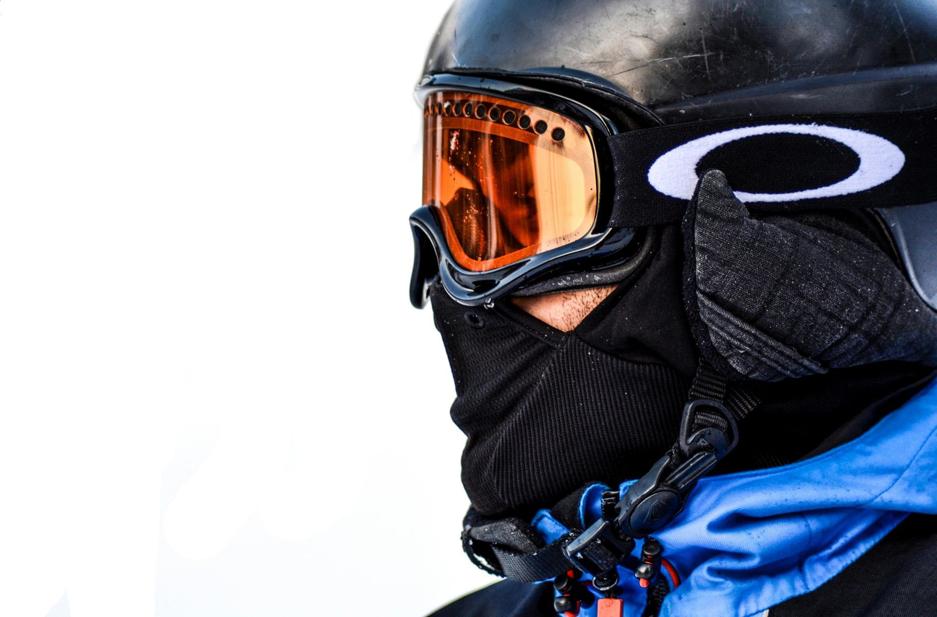Mensch mit Skibrille- und Helm