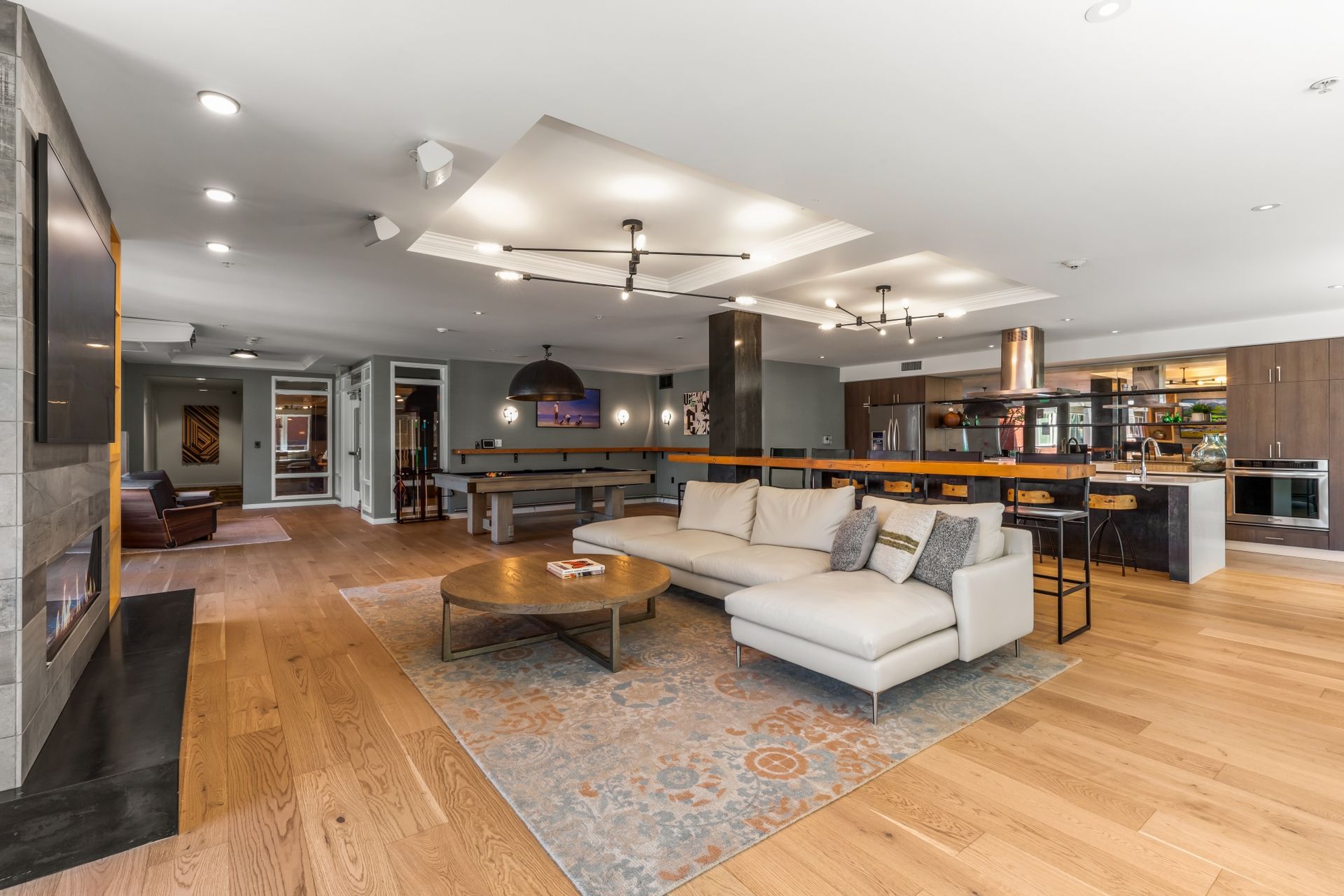 A living room filled with furniture and a fireplace.