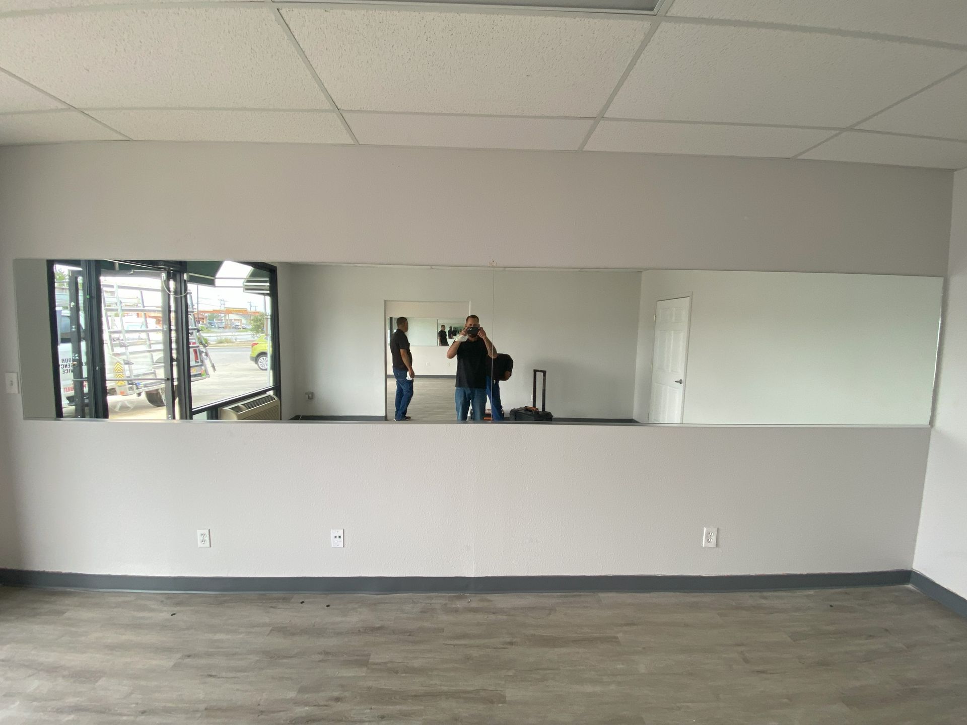 Gym wall mirror installation