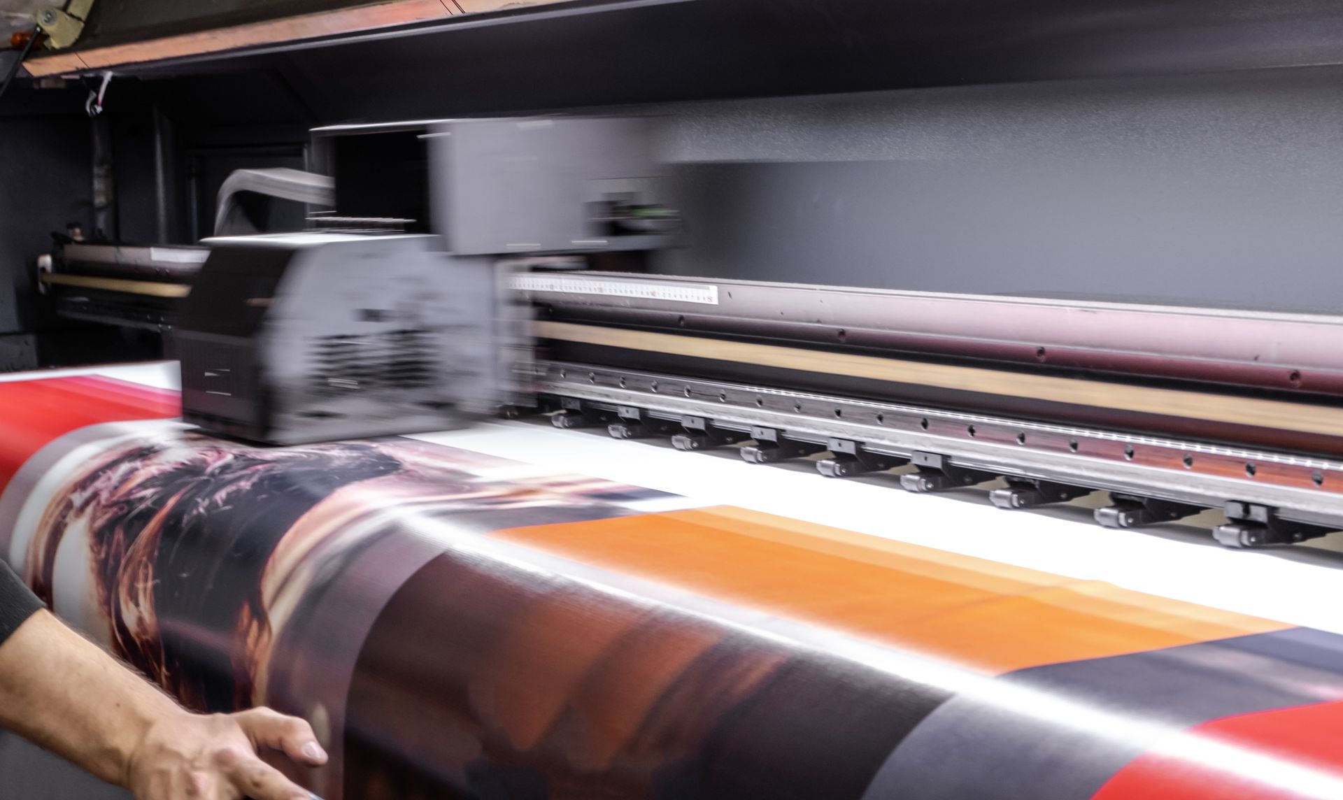 Large format digital printing machine and moving print head. Large format digital printing machine and moving print head.