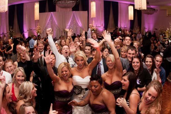 dancing at wedding