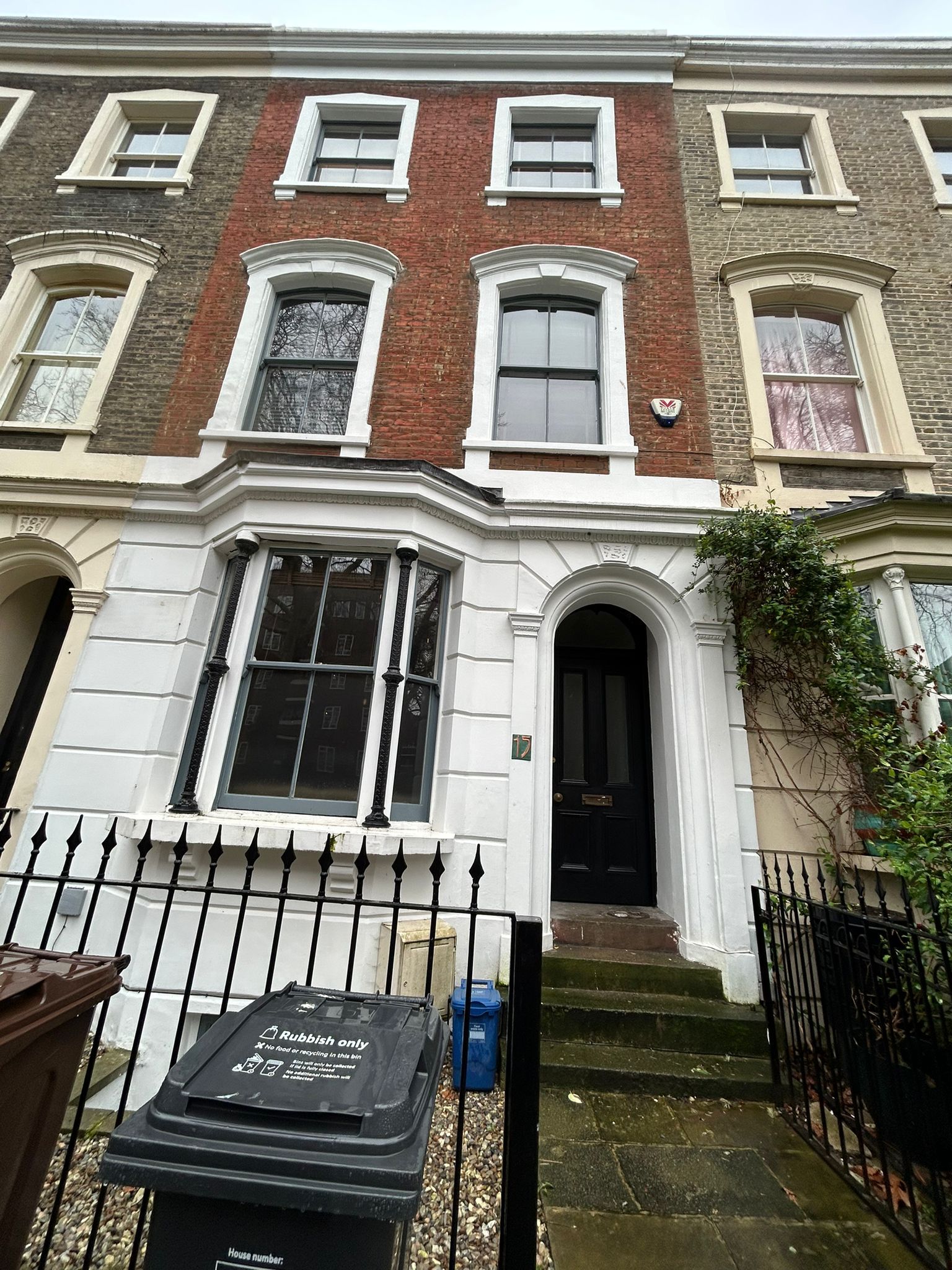 A picture of the exterior of a London townhouse painted by Flynn & Co. Painters and Decorators London