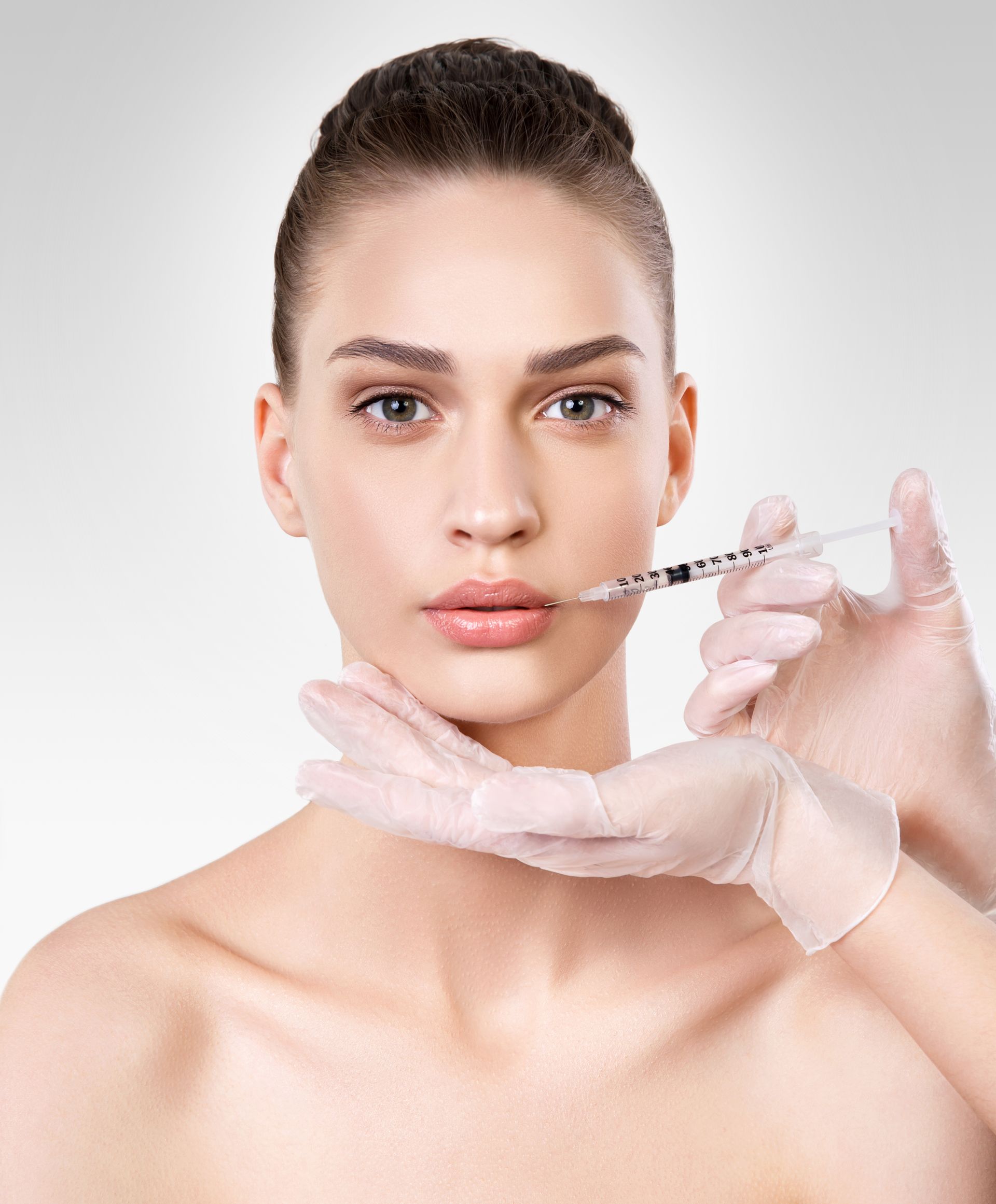 a woman is getting a botox injection in her lips