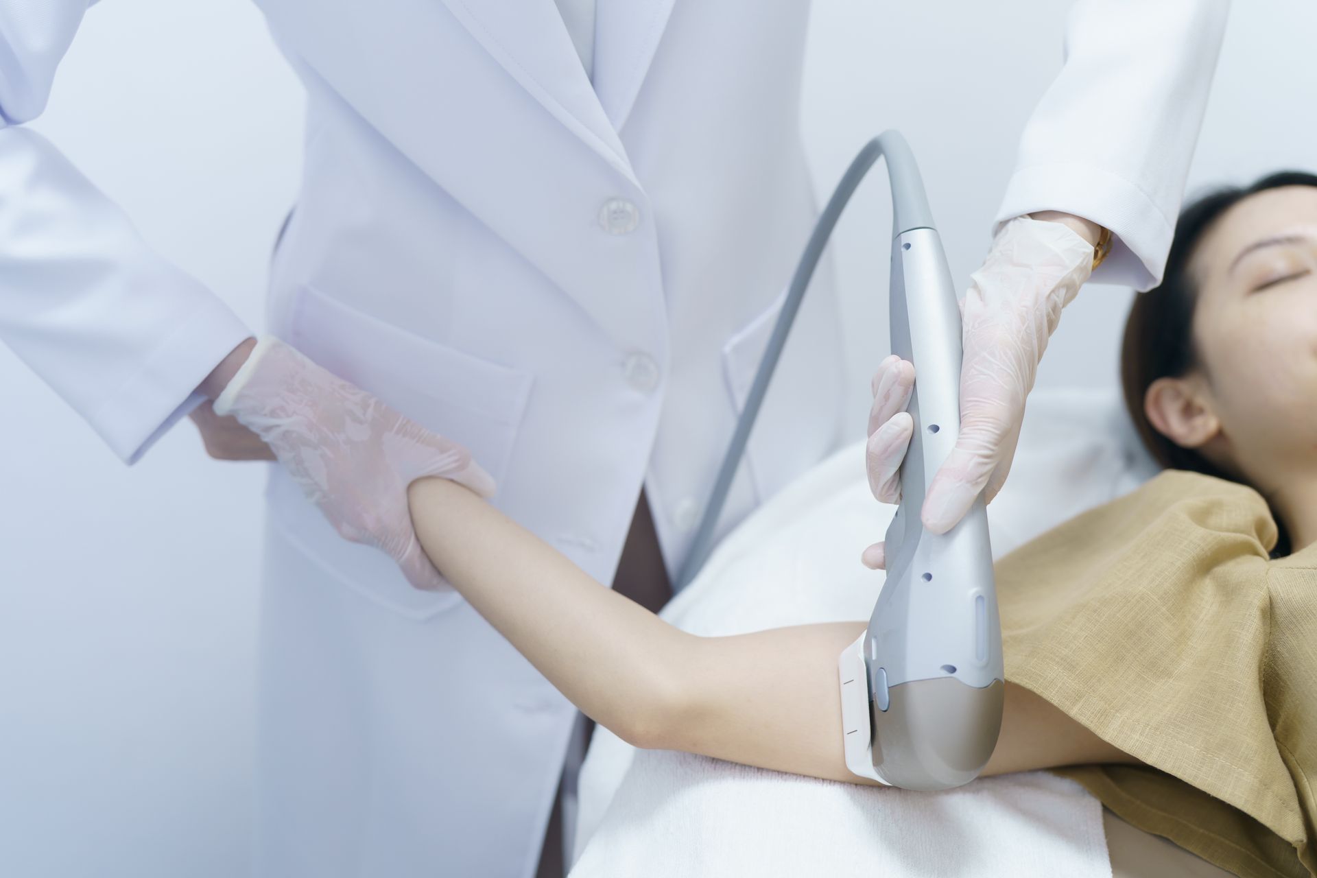a woman is getting a laser treatment on her arm