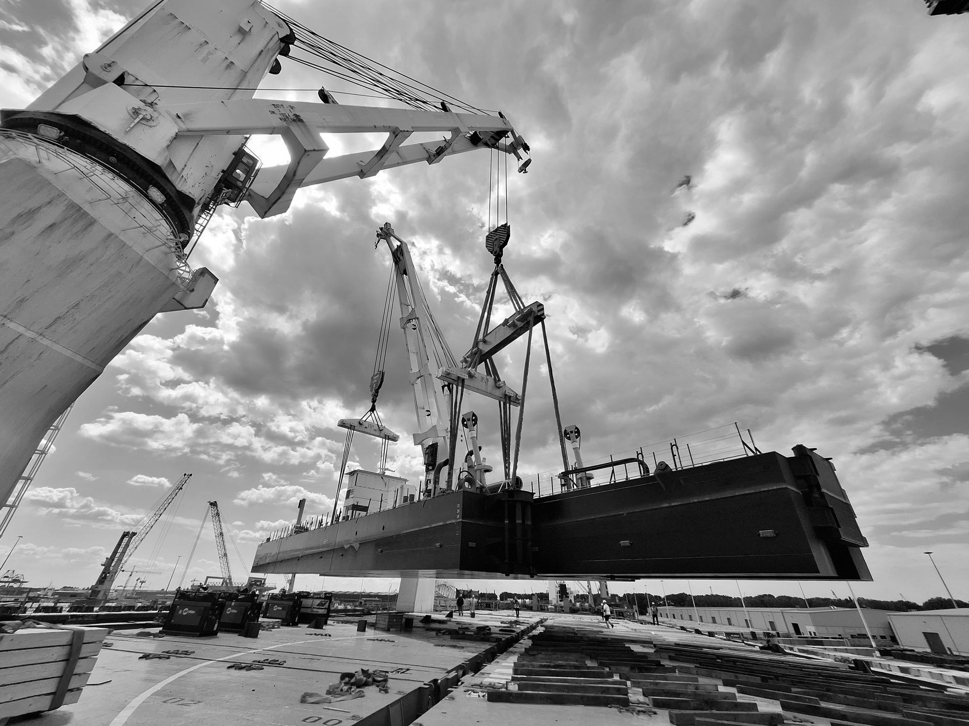 heavy lift van karsen rotterdam