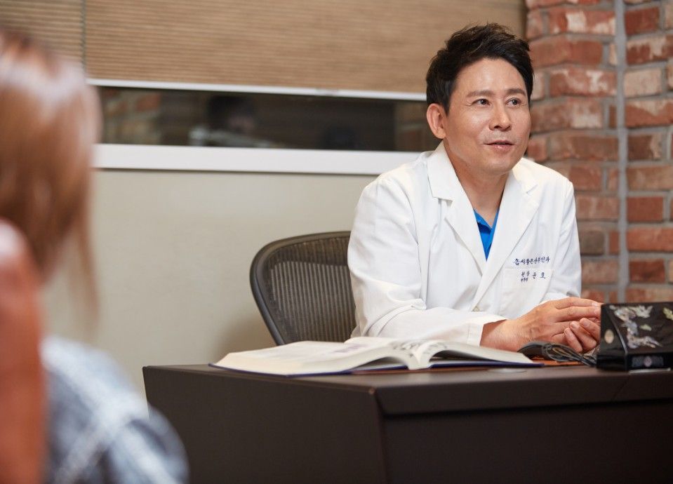 Dr. Yoon Ho-joo, MD, PhD, reconstructive gynecologic surgeon and director of Somssi Women's Clinic in Gangnam, Seoul