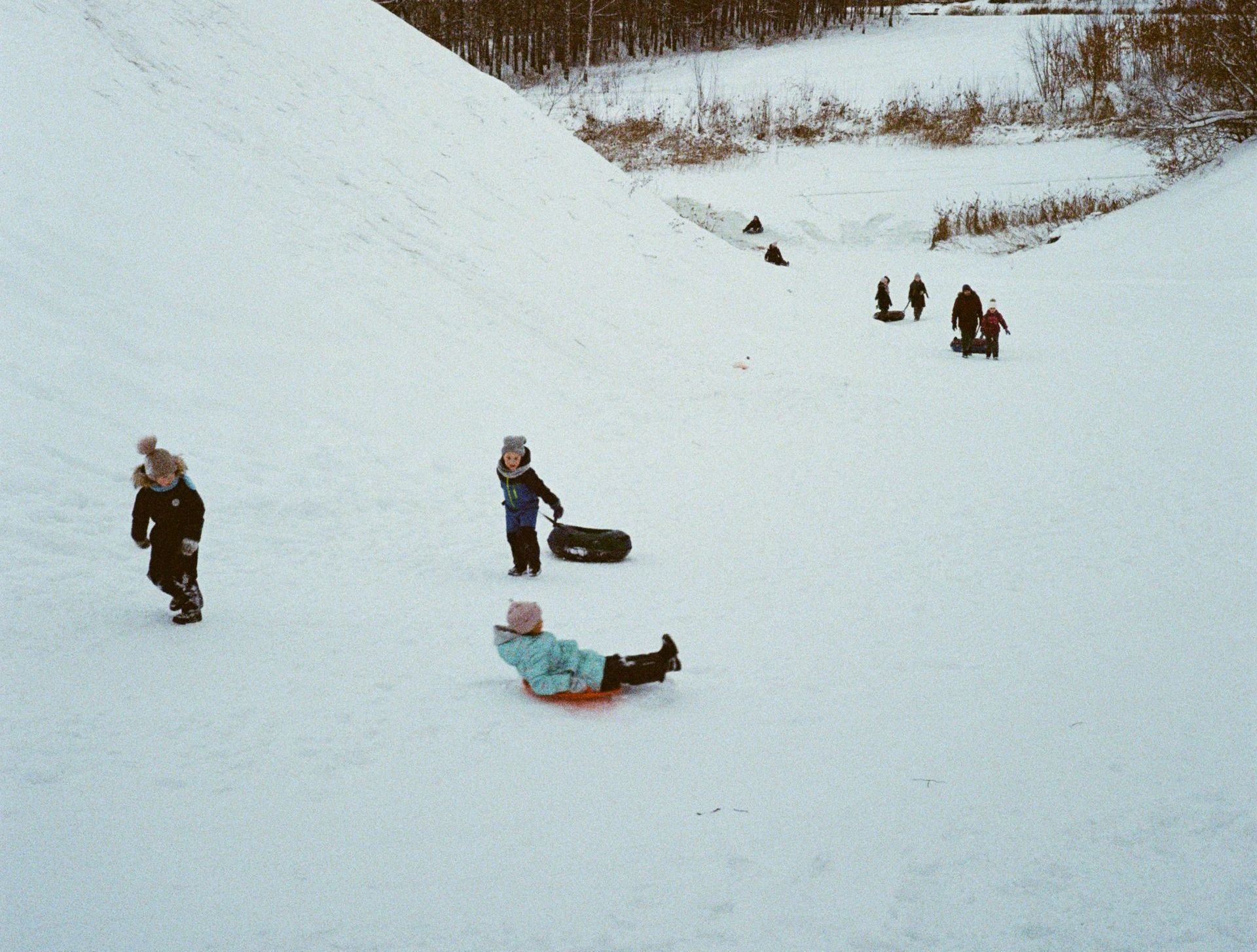 kids snow tubing