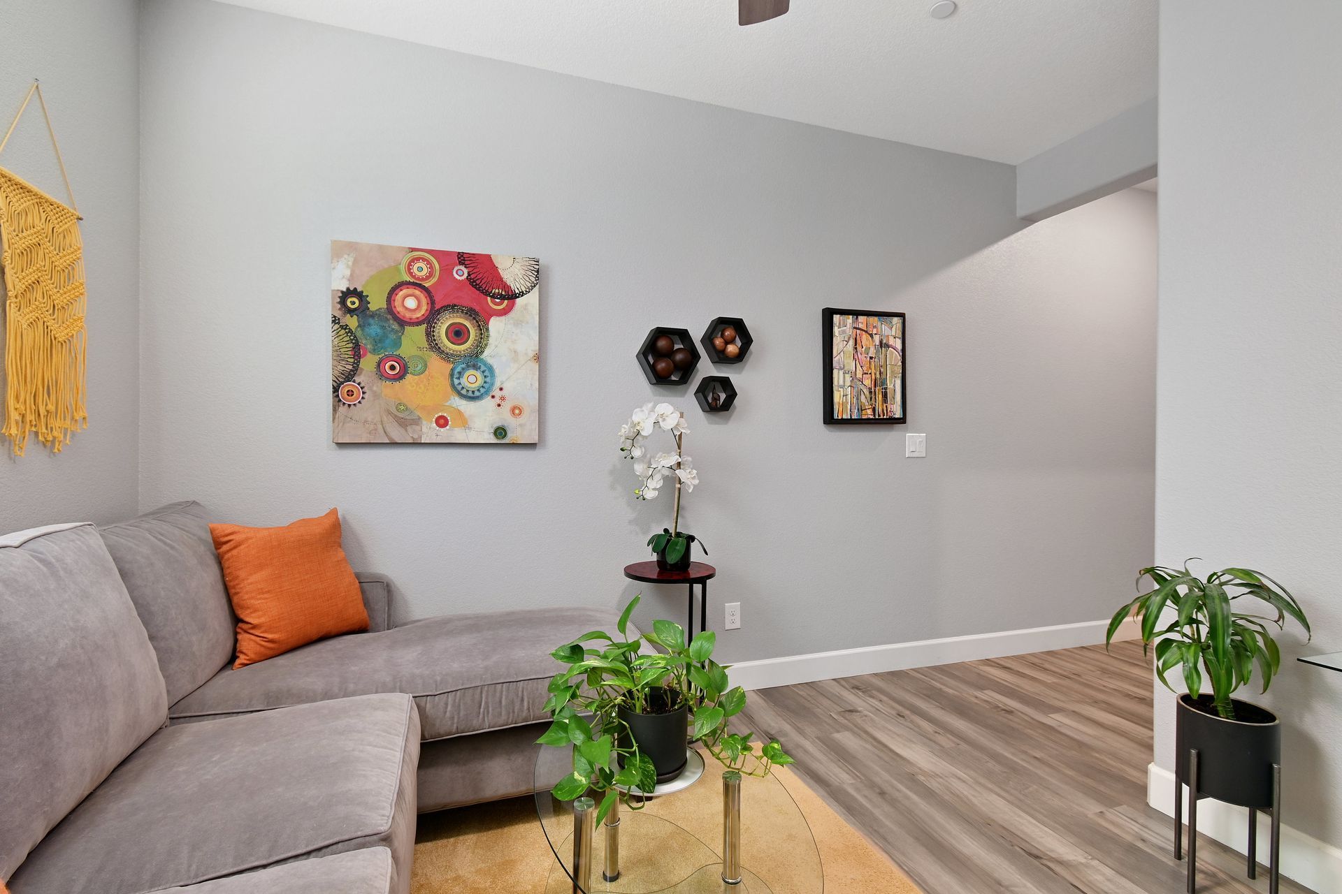 Modern living room with sofa and decor accents, represented by top realtor in Citrus Heights, Nicole Spencer.