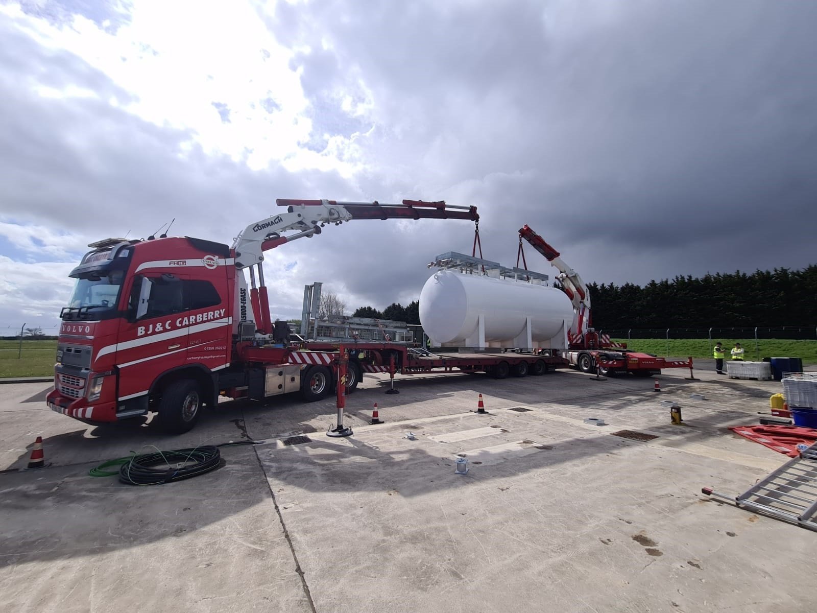 tandem-hiab-lift-at-st-athan-airport-airside