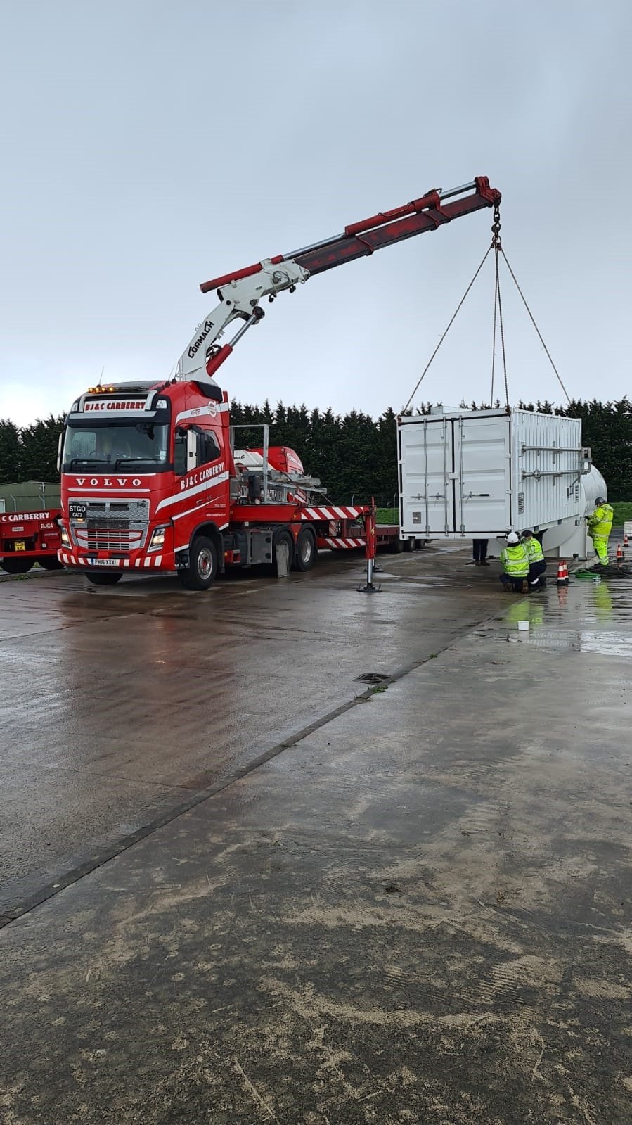 tandem-hiab-lift-at-st-athan-airport-airside