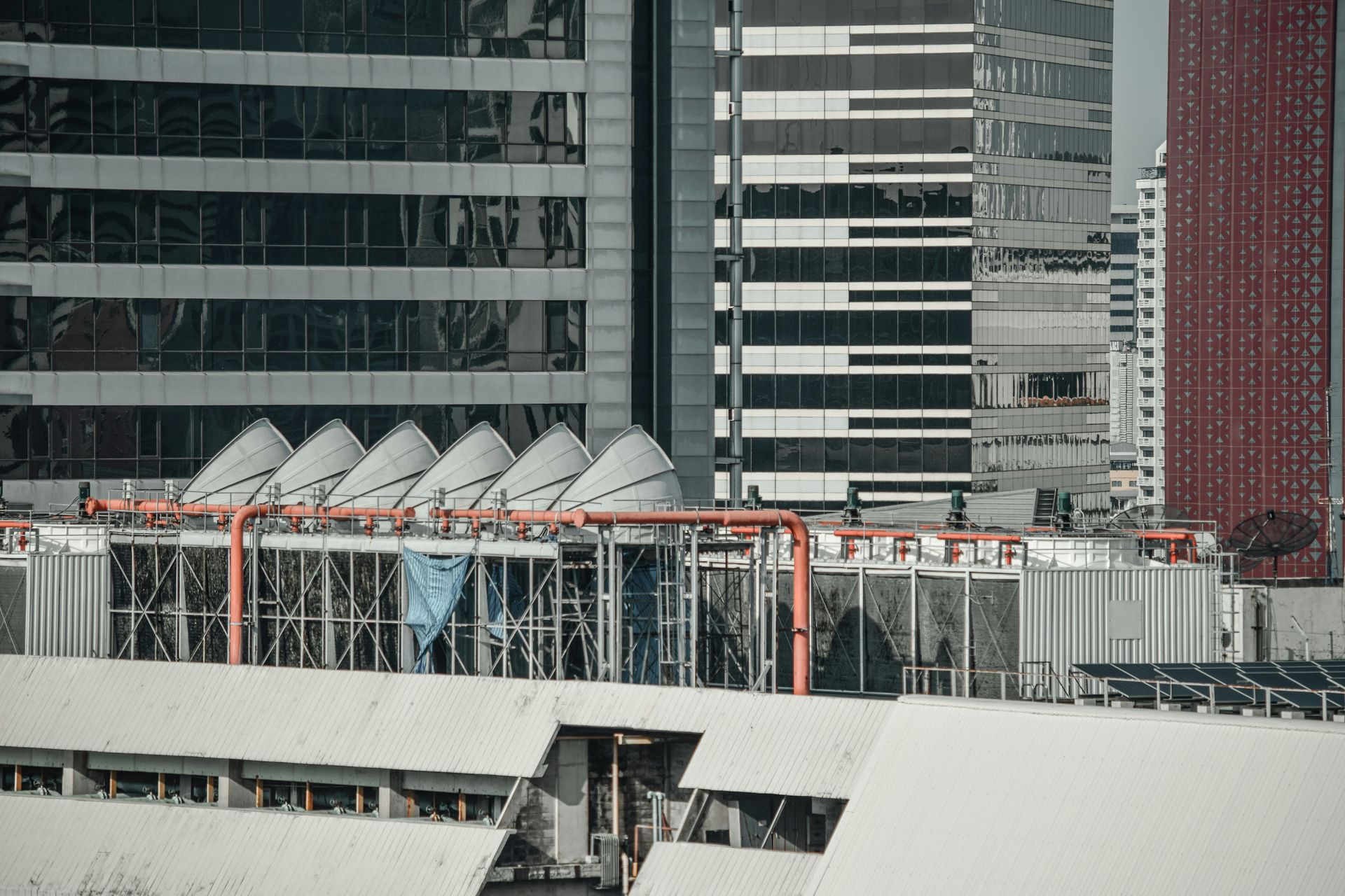 A building is being built in the middle of a city.