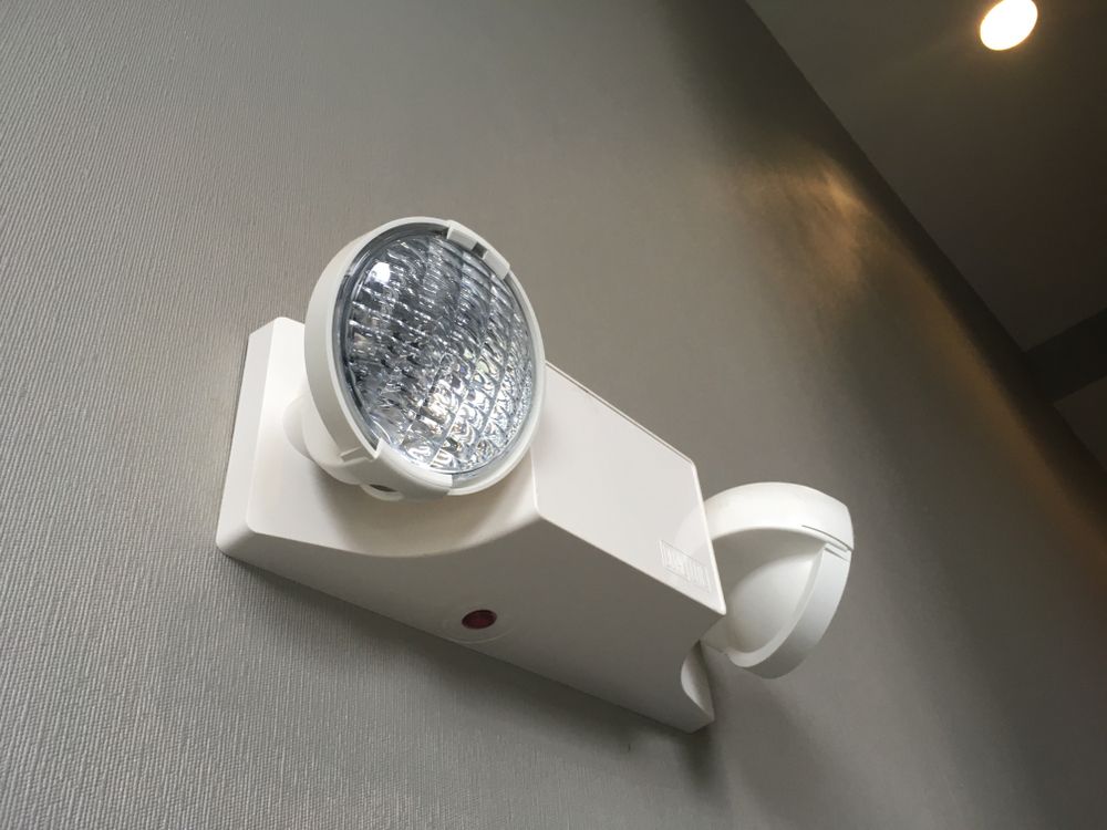 an emergency lighting system that is OSHA compliant
