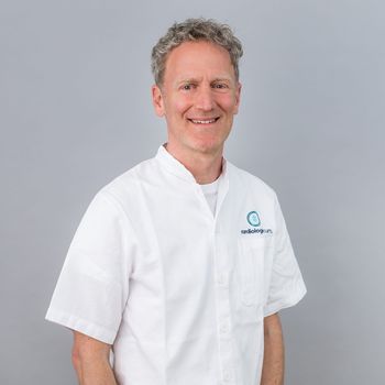 Mit Herrn Dr. med. Amaar Ujeyl (M.Sc.) haben wir einen erfahrenen Sportkardiologen im Team mit Zusatzbezeichnung Sportmedizin („empfohlener Sportmediziner“ der Deutschen Gesellschaft für Sportmedizin, DGSP). Neben seiner Tätigkeit im Cardiologicum betreut er zudem Hobbysportler als auch Profi-Athleten am Athleticum des UKE.