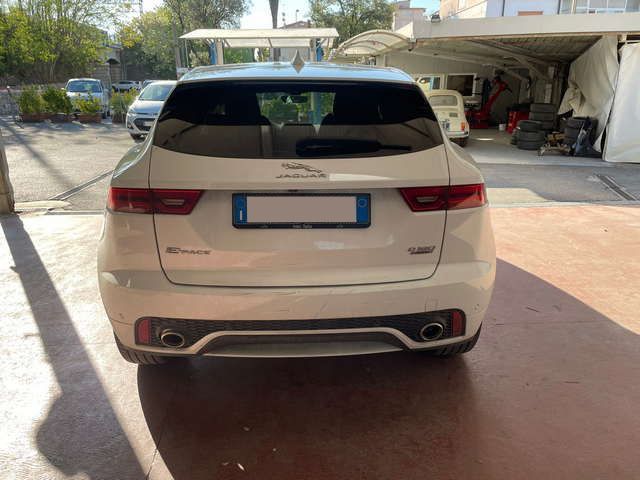 Auto in carrozzeria