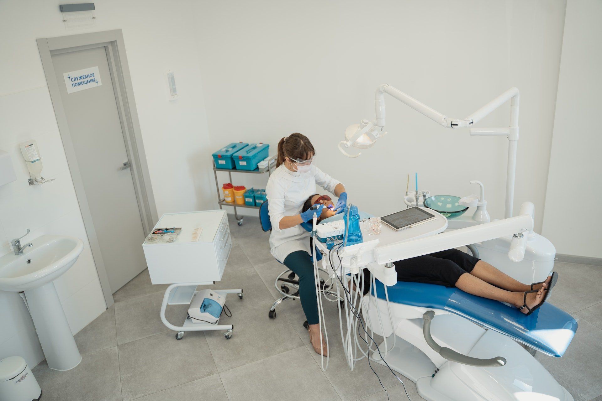 woman brushing her teeth
