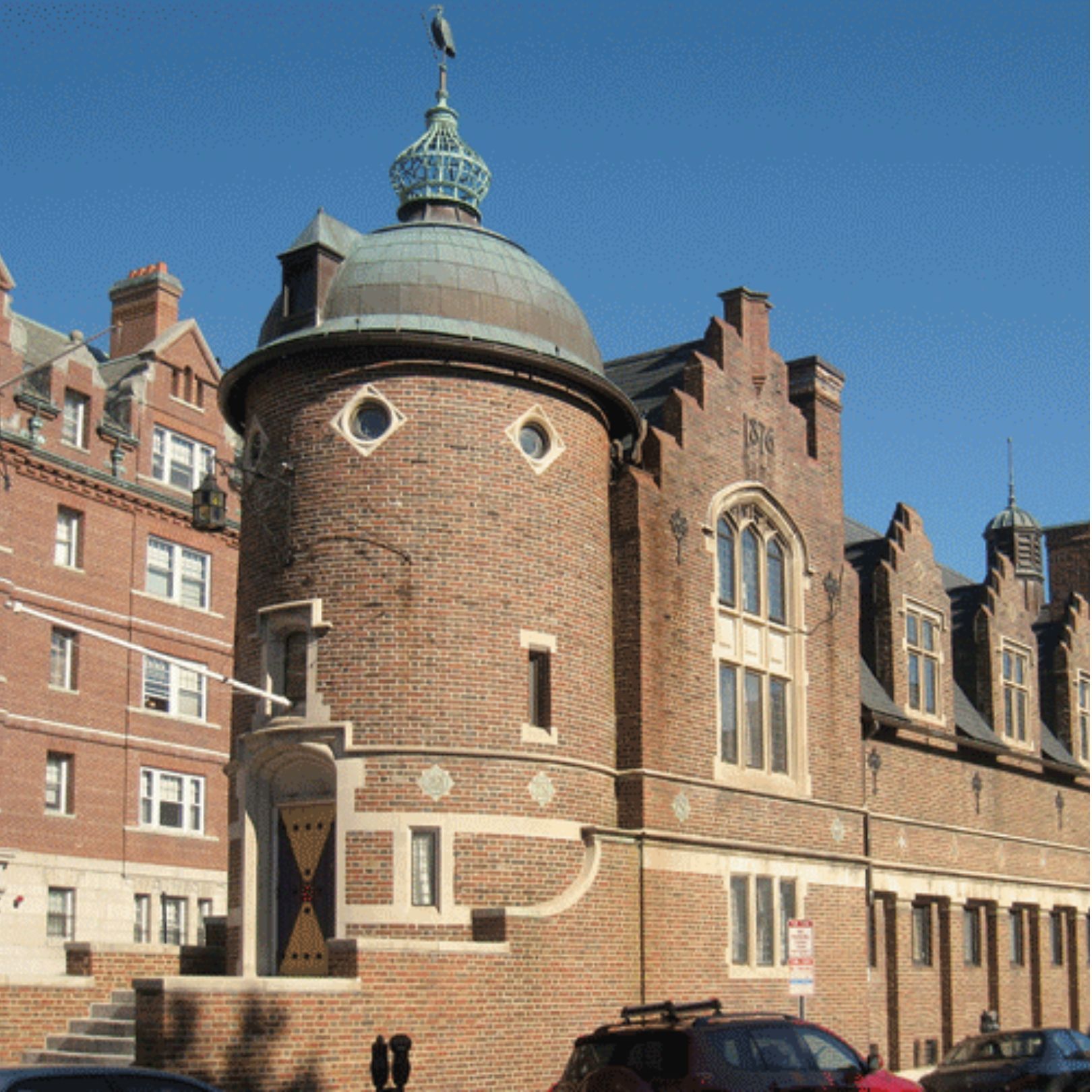 Historic red-brick building with copper dome — architectural restoration project by Cenaxo