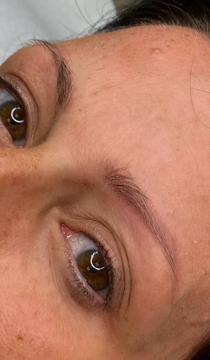 trucco semipermanente sopracciglia